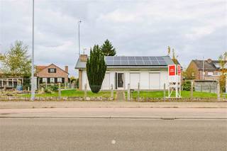 Are you looking for a building plot/house to renovate in the center of Nieuwerken? Then definitely discover this property with a lot of...