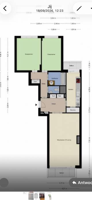 BIEDEN VANAF 315.000€ onder voorbehoud van acceptatie door de eigenaren .<br />Ruim, lichtrijk appartement van 105 m2 op de 6e verdieping met lift. <br />Te koop rechtstreeks van eigenaar = geen ingecalculeerde immokosten ! <br />Inkomhal met gepantserde deur en intercom met camera, alle ramen dubbele beglazing met elektrische rolluiken ,grote living met veel lichtinval door schuiframen naar terras ,volledig ingerichte keuken (schuifraam naar klein terras) gerenoveerd 2022 met afwasmachine, ingebouwde oven en microgolf,inductiekookplaat en afzuigkap,kurken vloer,aparte voorraadruimte met plaats voor was-en droogmachine, toilet met lavabo, badkamer (toilet,bad, douche,lavabo), 2 ruime slaapkamers,gang met ingemaakte kast ,2 ruime kelders .<br />Ondergrondse parkeerplaats mogelijk( te huur) <br />Asbestattest comform <br />EPC score c<br />Elektrische keuring conform <br />Gemeenschappelijke kosten ca €200/maand incl. waterverbruik,chauffage,onderhoud lift, poetsvrouw gemeenschappelijke delen, syndicus,blokpolis. <br />Zeer centraal gelegen, vlakbij tramhalte( 5 meter) , vlakbij Rooseveltplaats( busverbindingen) en centraal station( wandelafstand 15 min) en winkelstraat Meir ( 10 minuten wandelafstand).<br />Detailhandel zoals bakker en slager op loopafstand<br />Ook zeer geschikt als investering ! ( gemeubileerd voor vb expats : huurprijs min 1.600 per maand ) <br /><br />Instapklaar appartement van 105 m2 ! <br />Toplocatie! <br />Koop rechtstreeks van eigenaar<br />2 ruime slaapkamers <br />2 terrassen<br />2 kelders<br />Ingerichte keuken<br />Autostaanplaats( te huur)<br />Elektrisch keuring en asbestattest comform<br />EPC C