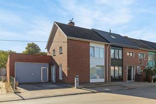  Instapklare gezinswoning met 3 slaapkamers en garage Dit betreft een ruime halfopen bebouwing in goede staat gelegen op een rustige locatie in de...