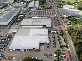 Bedrijfsgebouw met 1.782 m² magazijnruimte (kantoren optioneel).Gelegen in Satenrozen, uitstekend bereikbaar via de E19, op 20 min van Antwerpen en...