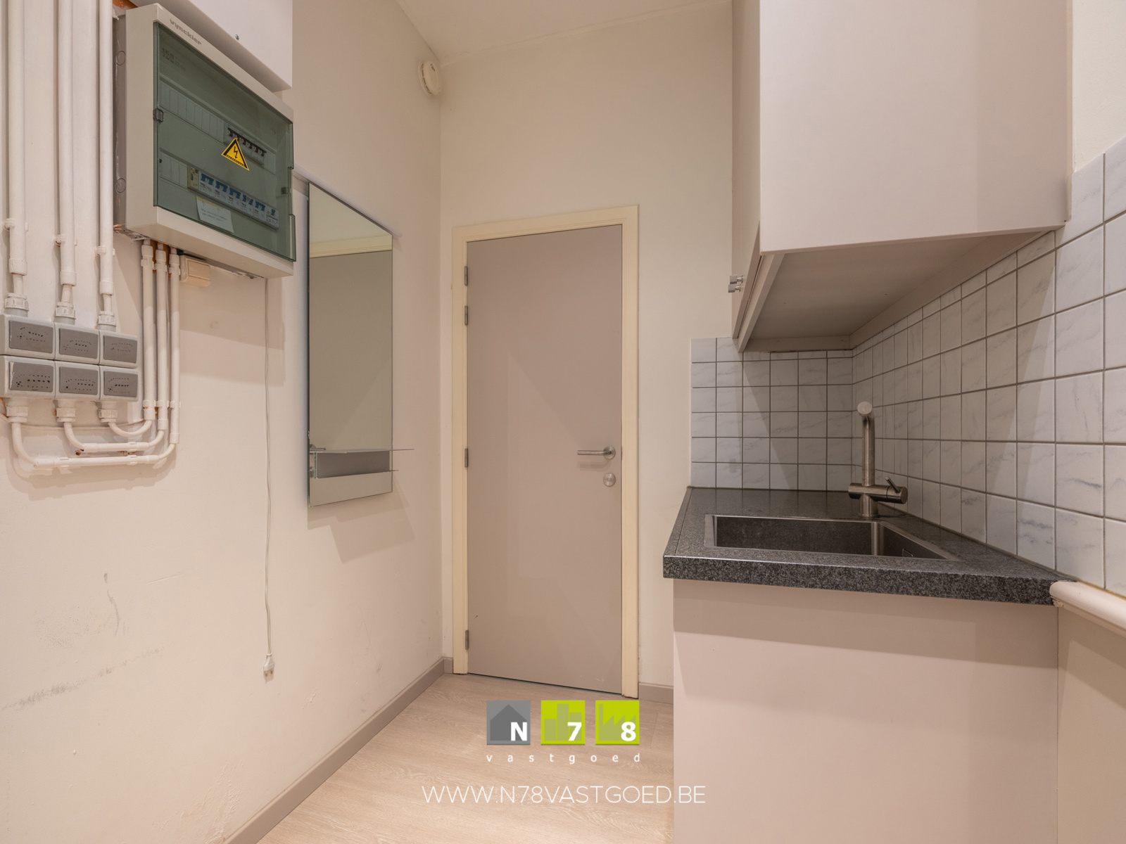 Commercial à louer à Maaseik - photo 5