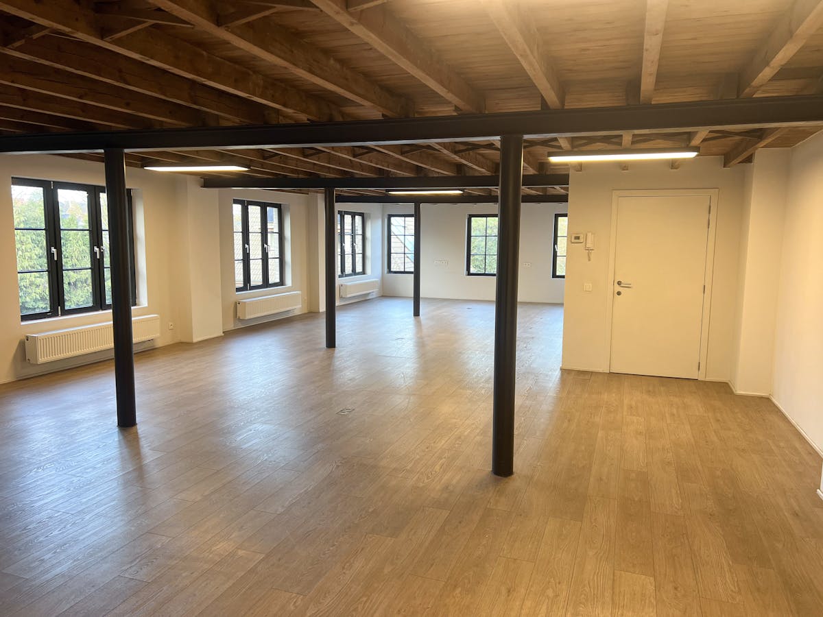 Kantoor te huur van ca. 250 m² in Tielt - foto 2