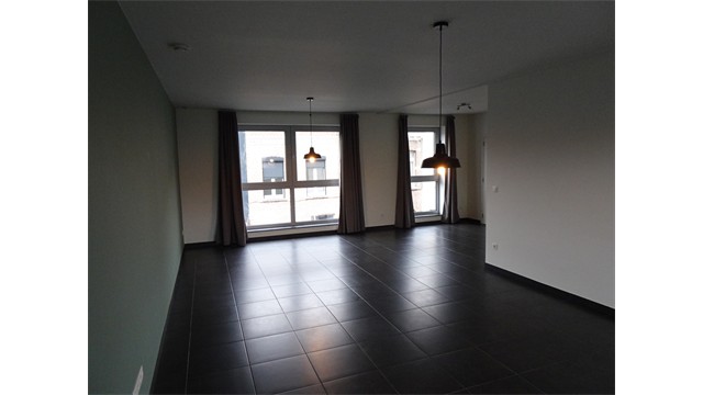 Een ruime en gunstig gelegen nieuwbouwwoning met ondergrondse parkeerplaats - foto 2