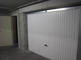 Direct aan zee en strand. <br /><br />Automatische toegangspoort. Gelegen op -2. Garage 13