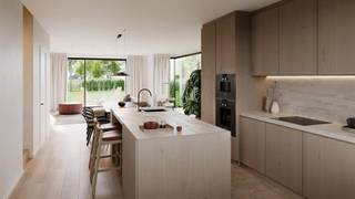 Lot 37 is een moderne gesloten woning met 3 slaapkamers en een doordachte indeling die optimaal gebruikmaakt van de beschikbare ruimte.

Je woont in ’t Cleygoed, een rustig parkdomein tussen de polders en op fietsafstand van de kust.

De woning wordt volledig afgewerkt opgeleverd. Keuken, badkamer en vloeren kan je volledig afstemmen op jouw persoonlijke stijl.

Warmtepomp, vloerverwarming en zonnepanelen zorgen voor toekomstgericht wonen met een E peil van 10.

Wil je graag meer weten over deze woning? Contacteer onze nieuwbouwadviseur of download de projectbrochure.
