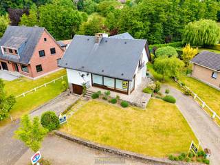 Volg hier de rondleiding: https://vm.tiktok.com/ZGd5TTJPE/Imposante 4-gevelwoning met een bruikbaar oppervlak van 290 m² in Ronse vormt een...