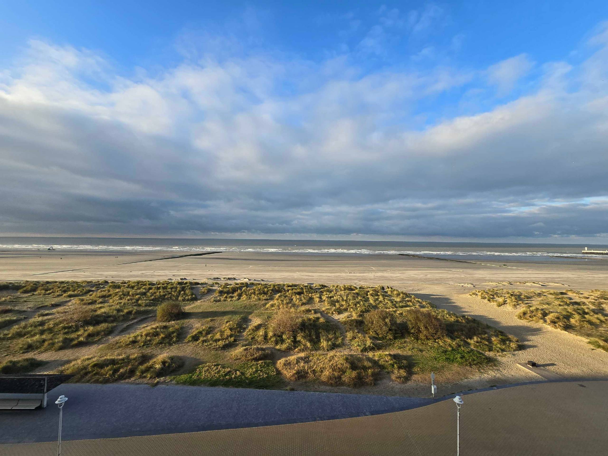 Op te knappen appartement met frontaal zeezicht  te Nieuwpoort - foto 4