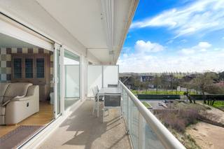 Mooi recent en instapklaar appartement met grote terrassen op wandelafstand van de Zeedijk.Indeling: Inkomhal met vestiairekast, ruime woonkamer met...