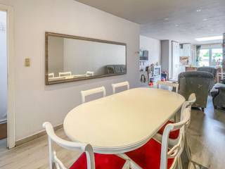Een welgelegen en energiezuinige woning (EPC: C) met 2 slaapkamers en zuid georiënteerd terras/tuin.Gelegen nabij alle faciliteiten.Elektrische...