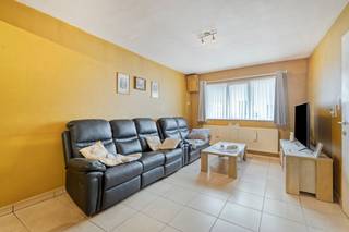 Au centre de Nieuwerkerke (commune d'Alost), vous trouverez cet immeuble d'investissement intéressant, construit en 2000. Il se compose de...