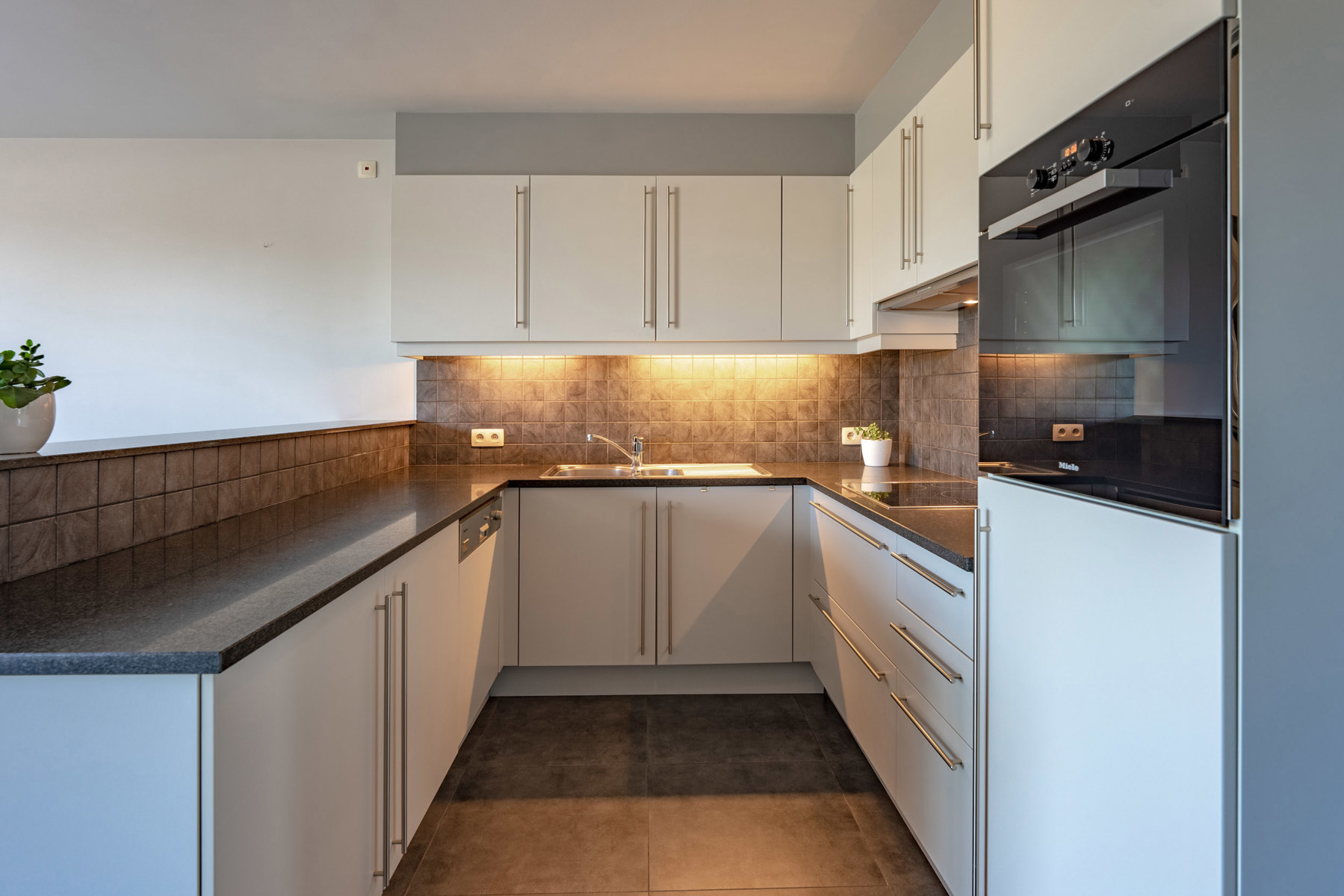 Uitstekend gelegen appartement met terras, LIFT en weids uitzicht  - foto 3