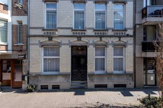 BEZOEKMOMENT: (op afspraak) zaterdag 23/08 10u00 - 12u00 De Collegestraat in Sint-Niklaas, een autoluwe straat op een steenworp van 's lands grootste...