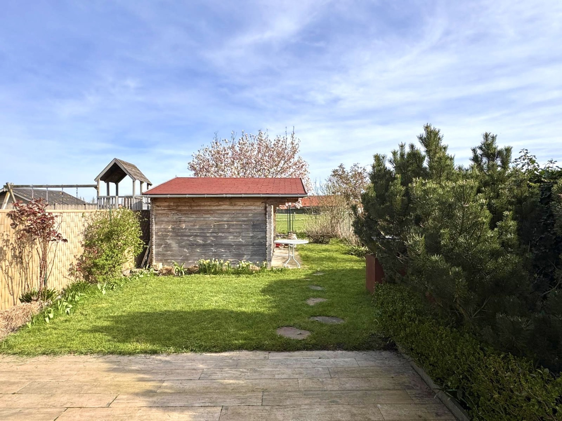 Grote woning met 5 SLK, tuin en zonnepanelen.  - foto 2