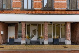 Deze goed onderhouden energiezuinige gesloten bebouwing bevindt zich op een uitstekende ligging in het centrum van Sint-Amands, op wandelafstand...