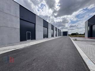 Nieuwbouw KMO-unit met een oppervlakte van +/- 165 m² te huur, deel uitmakend van de gloednieuwe KMO-site "CLARYSSE BUSINESS PARK" . Deze site...