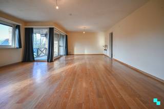 Centraal gelegen 2-slaapkamerappartement met een bewoonbare oppervlakte van 102 m² (volgens EPC-attest) op de tweede verdieping van...