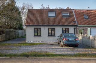 Investeringsvastgoed of starterswoning gelegen te Waregem. Op heden verhuurd voor 700€/maand. Alle info ter verkijgen op het nummer 0492 10 55 16 of...