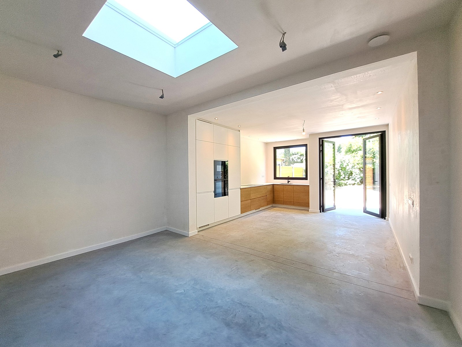 TOP GERENOVEERDE WONING MET 3 SLPKS, BURO EN TUIN - foto 1