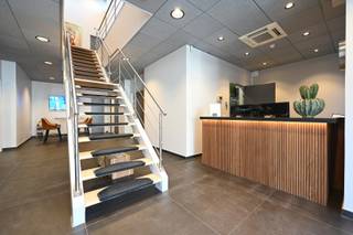 Business Center Adequat biedt een volledig ingerichte kantoorruimte van 18 m² aan, gunstig gelegen langs de Brusselsesteenweg in Melle. Dankzij...