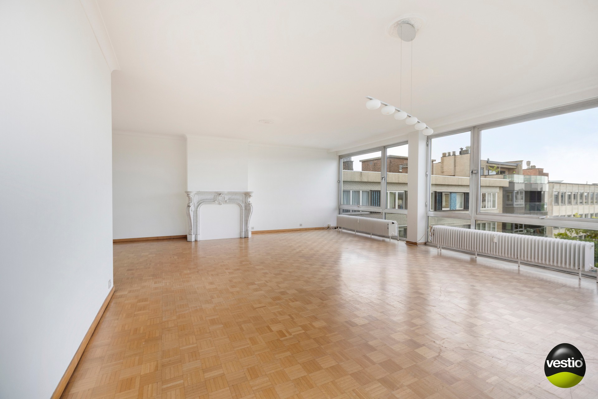 Klassevol, lichtrijk 3 slaapkamer appartement van 145 m² op het Leopoldplein. - foto 5