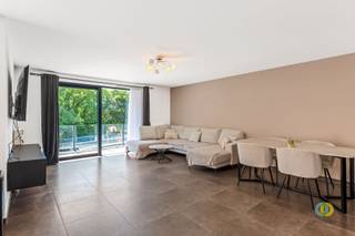 Neder-Over-Heembeek Dit prachtige appartement biedt een mooie, ruime en licht rijke leefruimte met een open zicht op het park en het groen...