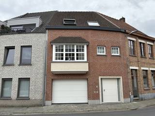 TE HUUR IN WAREGEM1 SLAAPKAMER + AANPALEND DRESSING- OF KANTOORKAMER OF KLEINE EENPERSOONSSLAAPKAMEROnmiddellijk beschikbaarGrote bel-etage woning in...