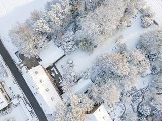 In het hart van het groene Pajottenland, in het rustige Herne, bevindt zich deze karaktervolle woning met een rijke invulling als B&B. De ligging...