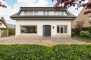 Op slechts 750 meter van het centrum van Beerse, bevindt zich deze woning op een vlot bereikbare locatie nabij dagelijkse voorzieningen. De...