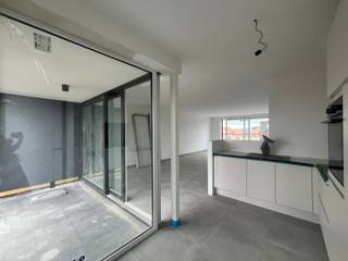 Op zoek naar een centraal gelegen nieuwbouwappartement? Dan is deze penthouse wat u zoekt. Met zijn grote raampartijen en 2 terrassen is dit...