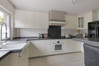 Découvrez cette charmante et spacieuse propriété commerciale au cœur de MERELBEKE-MELLE !Bienvenue dans votre future maison, idéalement située dans...