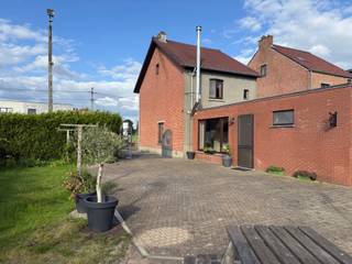 LUMMEN - Instapklare woning op 57aHeel centraal gelegen, op 4 km van de autostrade en vlakbij winkels en scholen.Deze woning is instapklaar te noemen...