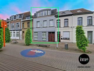 Immo Store presenteert een uitzonderlijke voormalige bakkerswoning met bijzonder veel ruimte, karakter en potentieel. Het pand omvat een...