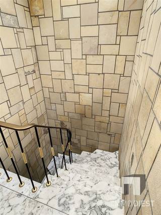 <p><span>Dit appartement heeft volgende troeven:</span></p><p><span>+ Ideaal gelegen vlakbij winkels/scholen/openbaar vervoer</span></p><p><span>+ Op 6 minuten van oprit E313</span></p><p><span>+ Op 5 minuten van centrum Tessenderlo</span></p><p><span>+ Ruimte woonkamer</span></p><p><span>+ Keuken met voldoende kasten</span></p><p><span>+ Twee slaapkamers</span></p><p><span>+ Badkamer met lavabo, ligbad en douche</span></p><p><span>+ Apart toilet</span></p><p><span>+ Ruime ondergrondse kelderberging</span></p><p><span>+ Garage</span></p><p><span> </span></p><p><span>De huurprijs is €845,00 inclusief de gemeenschappelijke kosten.</span></p><p><span> </span></p><p><span>Wenst u dit appartement te bezoeken?</span></p><p><span>Vraag dan zeker uw bezoek aan op onze website <span>www.immodiest.be/te-huur</span></span><span> via de </span><span>oranje knop</span><span>.</span></p><p><span>Van zodra wij uw gegevens hebben ontvangen nemen wij contact met u op.</span></p>