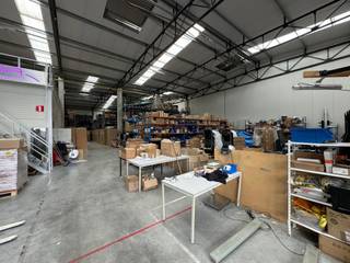 Entrepôt de 1.083 m² à louer à Erembodegem, bénéficiant d’un excellent emplacement, juste à côté de l’E40 à hauteur d’Erembodegem. Le bien est...