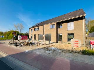 ACTIE MEI - JUNI - JULI = 50% MEER HANDELSWAARDE OP HET SANITAIRMogelijk aan 6% BTW5 Nieuwbouwwoningen te koop gelegen te Roeselarestraat 376...