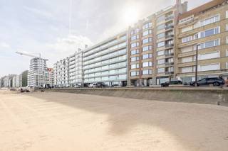 À vendre en exclusivité : Appartement à rénover situé au premier étage d’un immeuble iconique entièrement rénové, idéalement situé dans le Zoute...