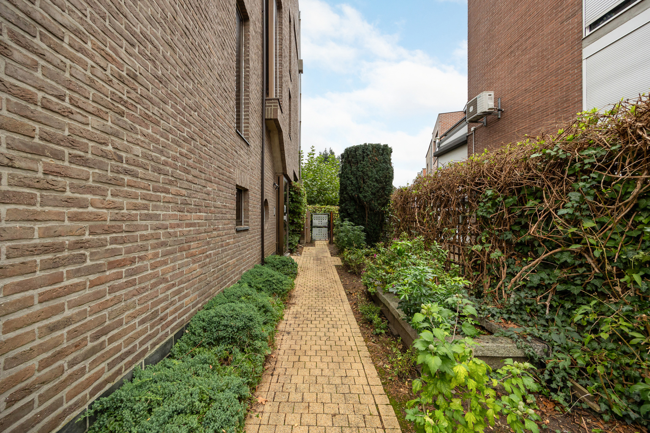 Opbrengstgebouw met 2 grote eenheden - foto 2