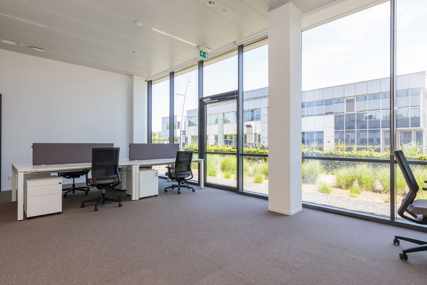 104 m² all-in kantoren te huur naast de E40 te Erembodegem - foto 1