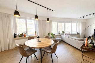 TE HUUR – Stijlvol gerenoveerd en gemeubeld appartement op Antwerpen-Zuid (2018) Op een toplocatie in het gegeerde Antwerpen-Zuid, gelegen in...
