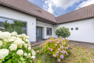 TE KOOP MET PRE-VIEW: enkel op afspraak.Ben je op zoek naar een woning met veel ruimte, comfort én flexibiliteit? Dan is deze charmante woning...