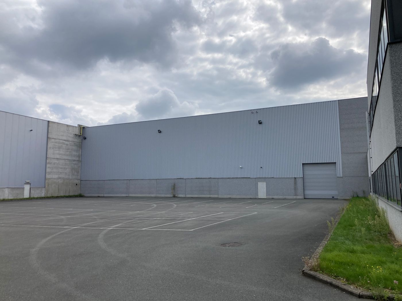 26.253 m² d'entrepôt logistique avec bureaux à proximité de l'autoroute E19 - photo 3