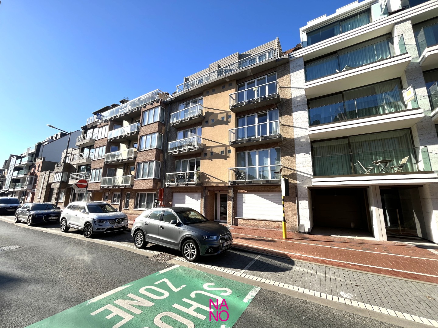 Un appartement extrêmement lumineux et spacieux, doté de magnifiques terrasses ensoleillées et offrant une vue imprenable, Idéalement situé au cœur de Knokke-Heist, à quelques pas de la gare, de la mer et de la plage. - photo 4