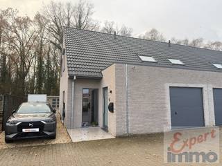 📍 Boskant 9, 8530 HarelbekeDeze recente ✨ BEN-woning uit 2022 bevindt zich in een bijzonder 🌳 rustige doodlopende straat met altijd voldoende...