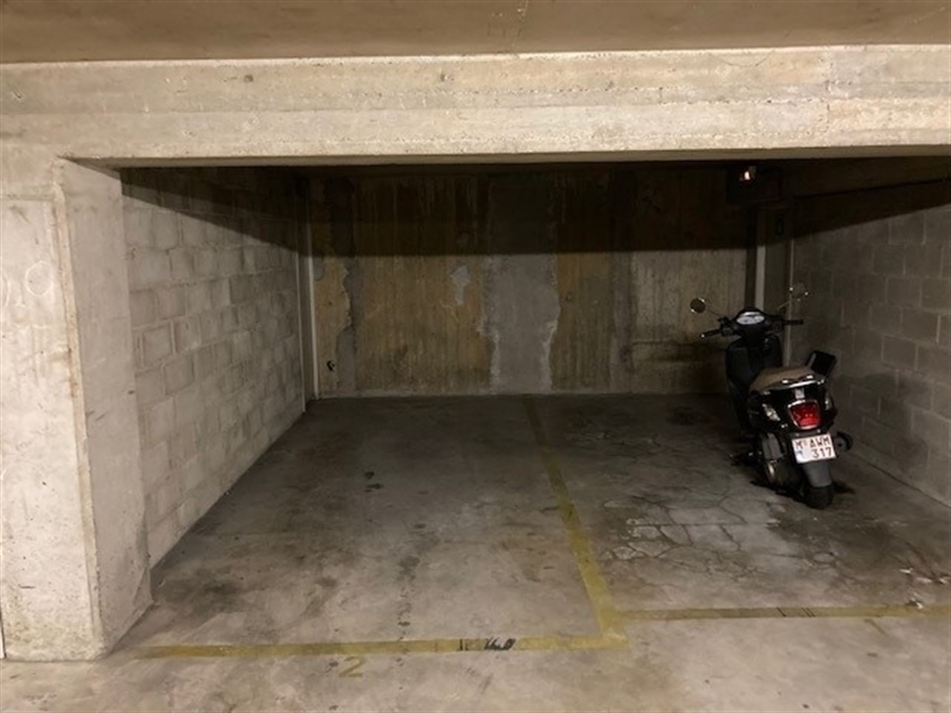 Emplacement de parking pour petite voiture ou moto - Quartier EU - photo 3