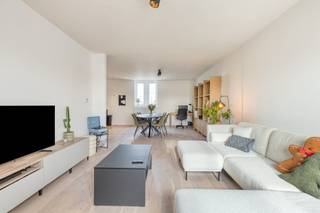 In de Ooievaarstraat, een rustige straat in het noorden van Antwerpen op de grens met Borgerhout, vinden we dit één slaapkamer appartement te...