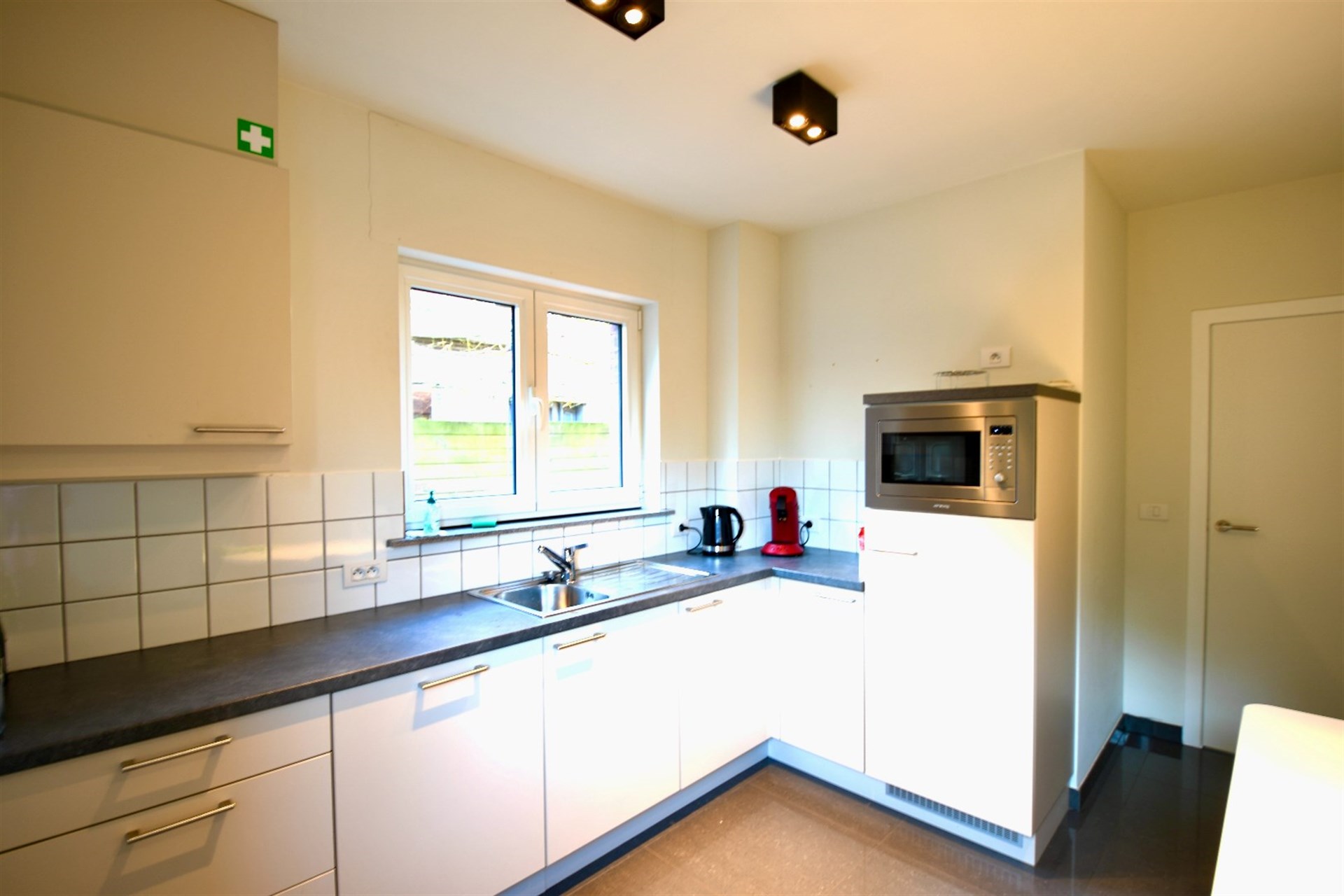 Commercial à louer à Saint-Nicolas - photo 4