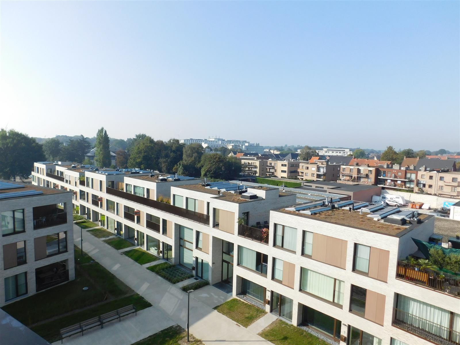 Energiezuinig en recent 2 slpk appartement van 77 m² met een terras van 7,5 m² - foto 1