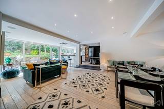 Info en bezichtiging: 02 315 51 71AUDERGHEM – In de zeer gewilde wijk Chant d’Oiseau, op een steenworp afstand van het park, biedt We Invest u deze...