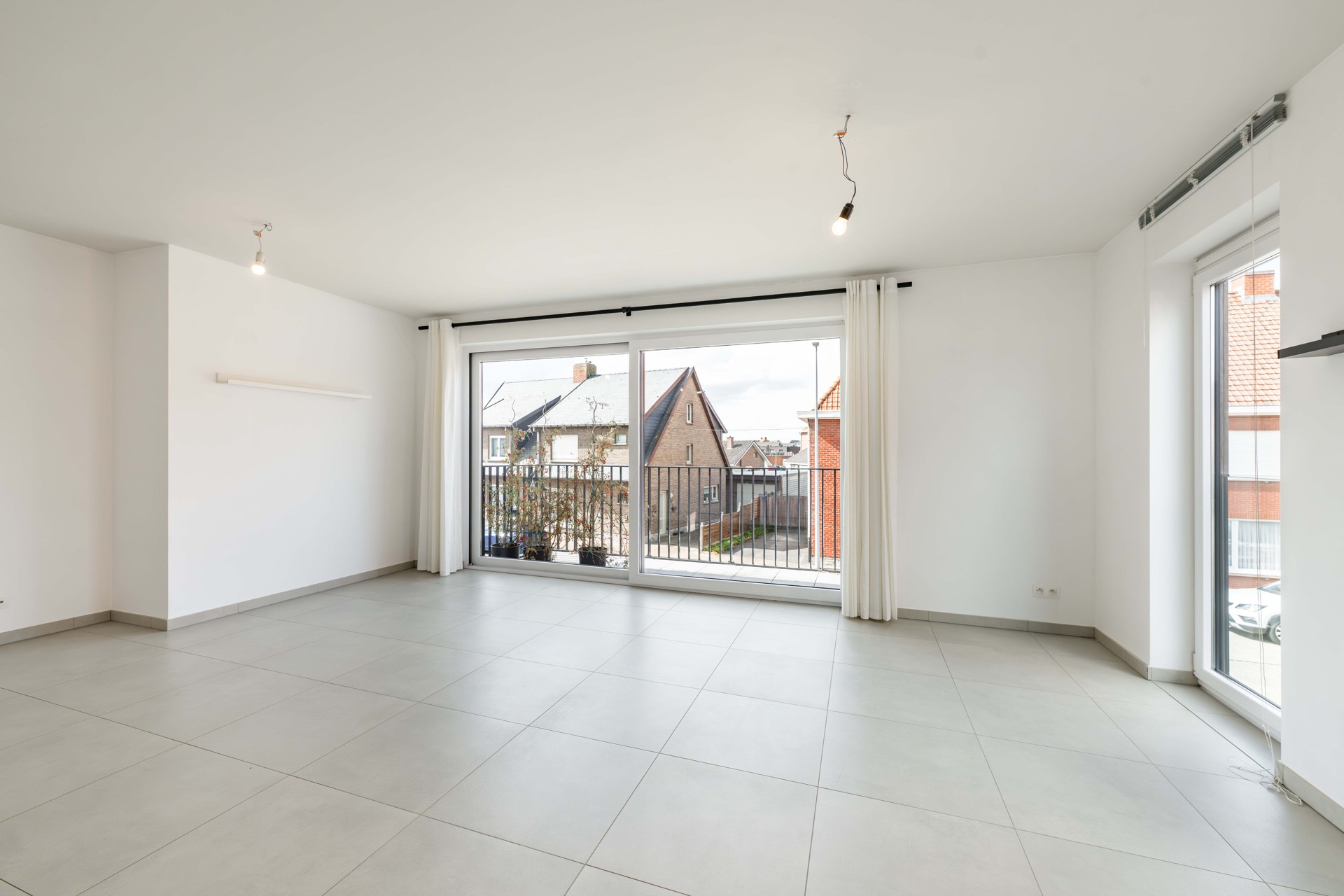 Instapklaar 1-slaapkamerappartement met terras TE HUUR in het centrum van Wielsbeke! - foto 5