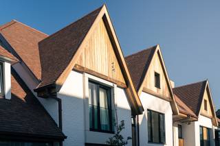 Prachtige halfopen nieuwbouw villa in de verkaveling Zoute Schorre.Indeling van de nieuwbouw villa:Inkomhal met gastentoilet en vestiaire. Grote...